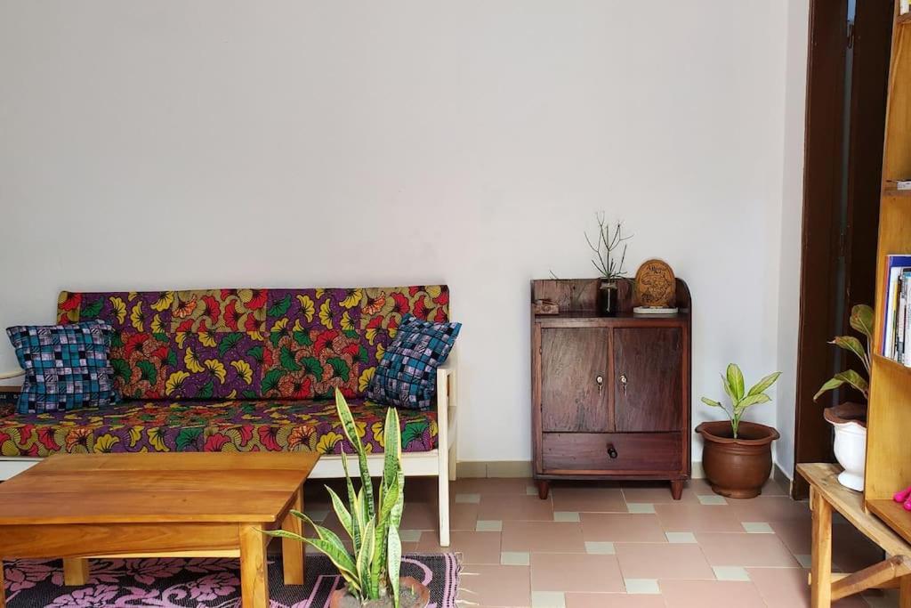 Maison Fleurie Ouidah Extérieur photo